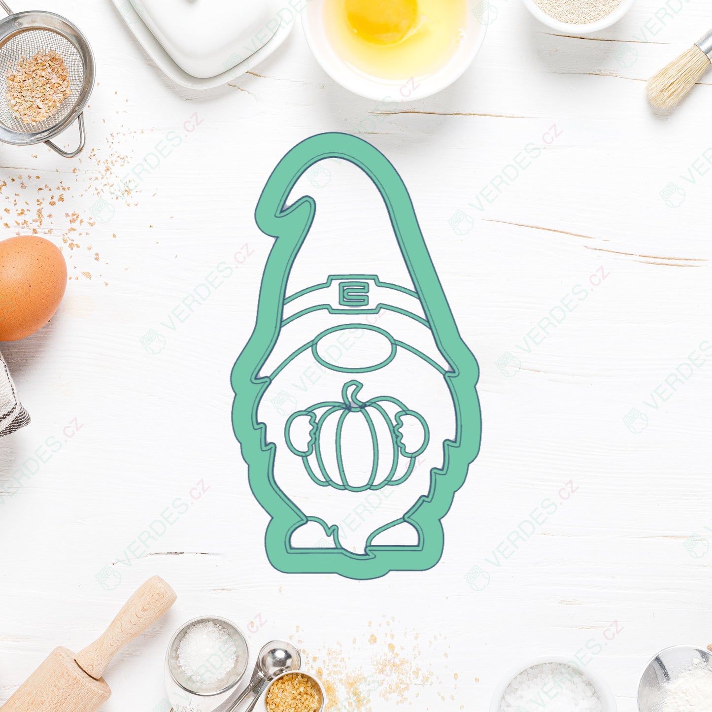 Dwarf with pumpkin cookie cutter