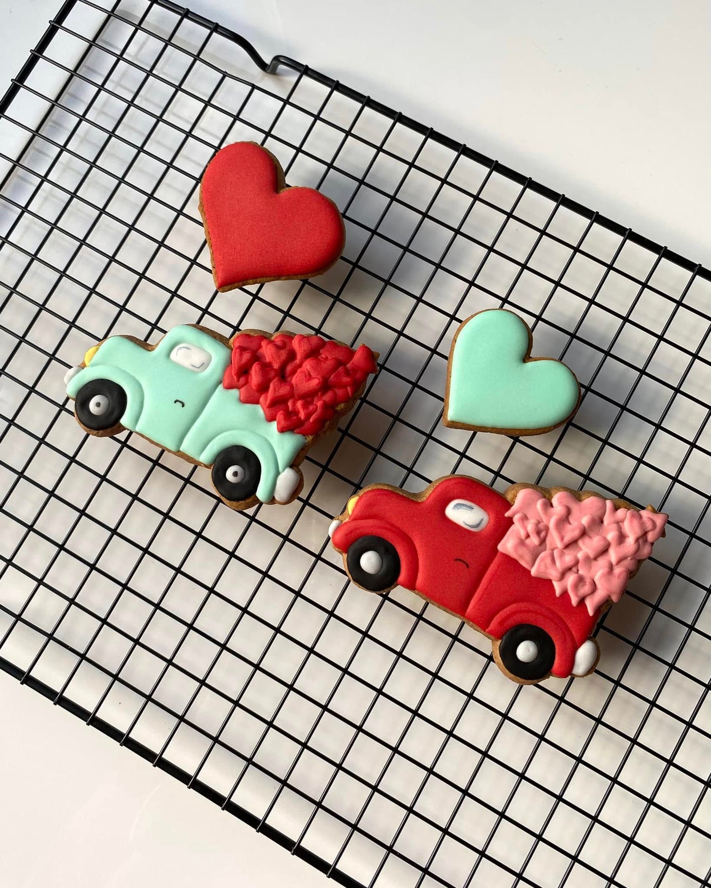 Vykrajovátko Auto se srdíčky - obrys