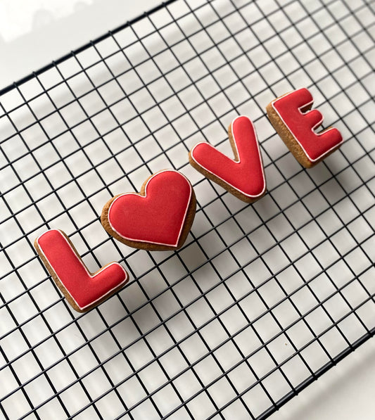 Vykrajovátko obrysové - Nápis LOVE