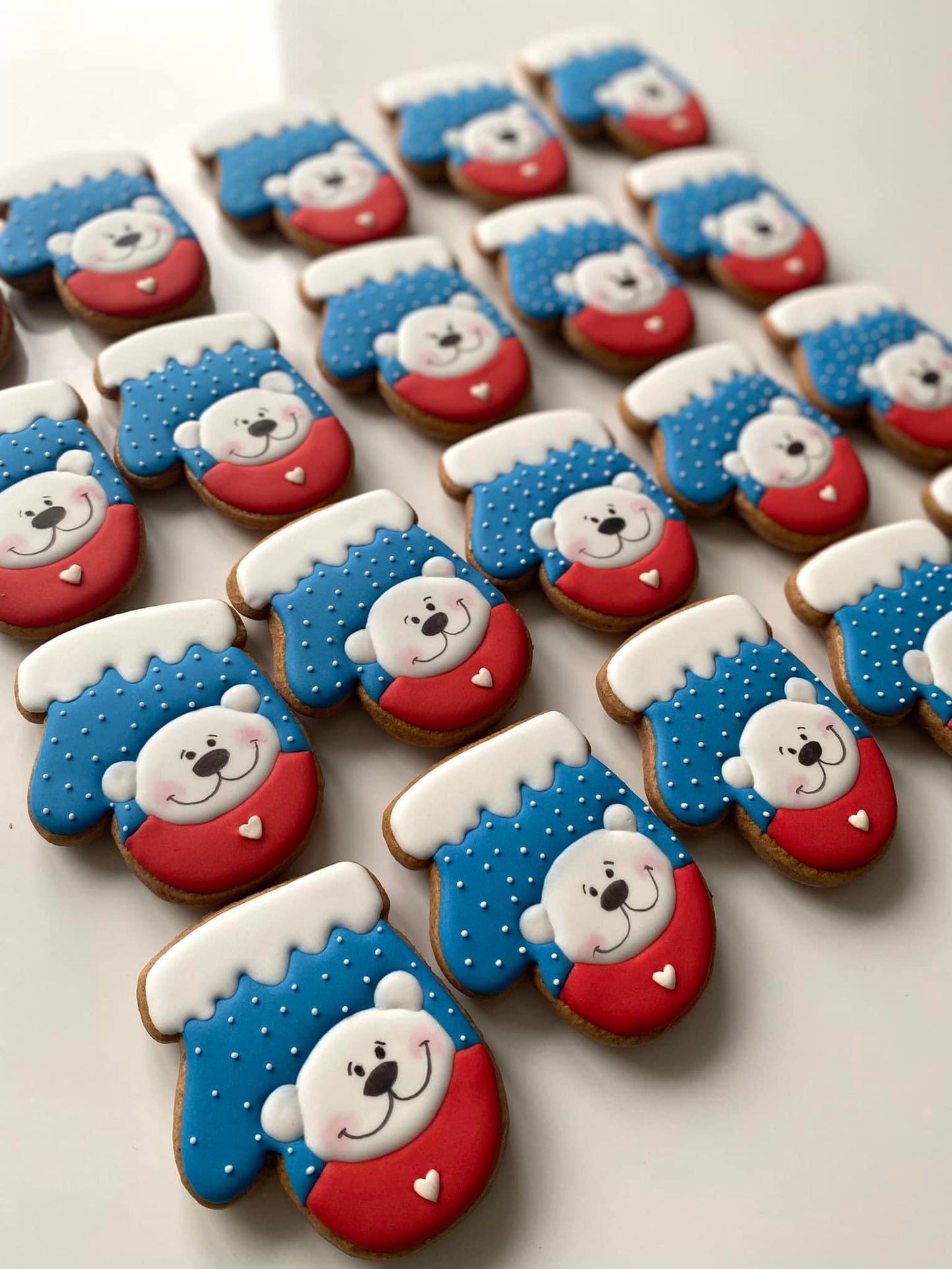 Cookie cutter Gloves with teddy bear