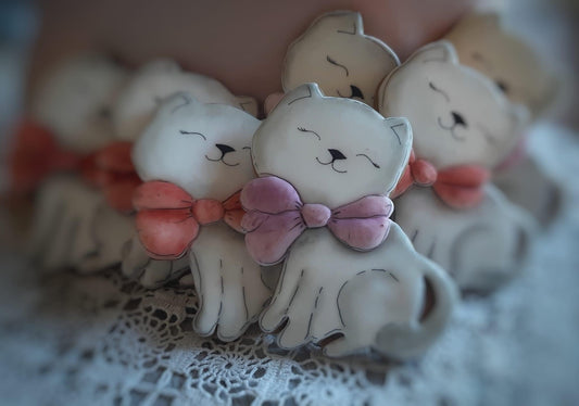 Vykrajovátko Kočka Jarmilka s mašlí na krku