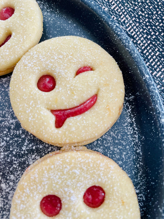 Vykrajovátko na linecké cukroví - Smajlík s jazykem