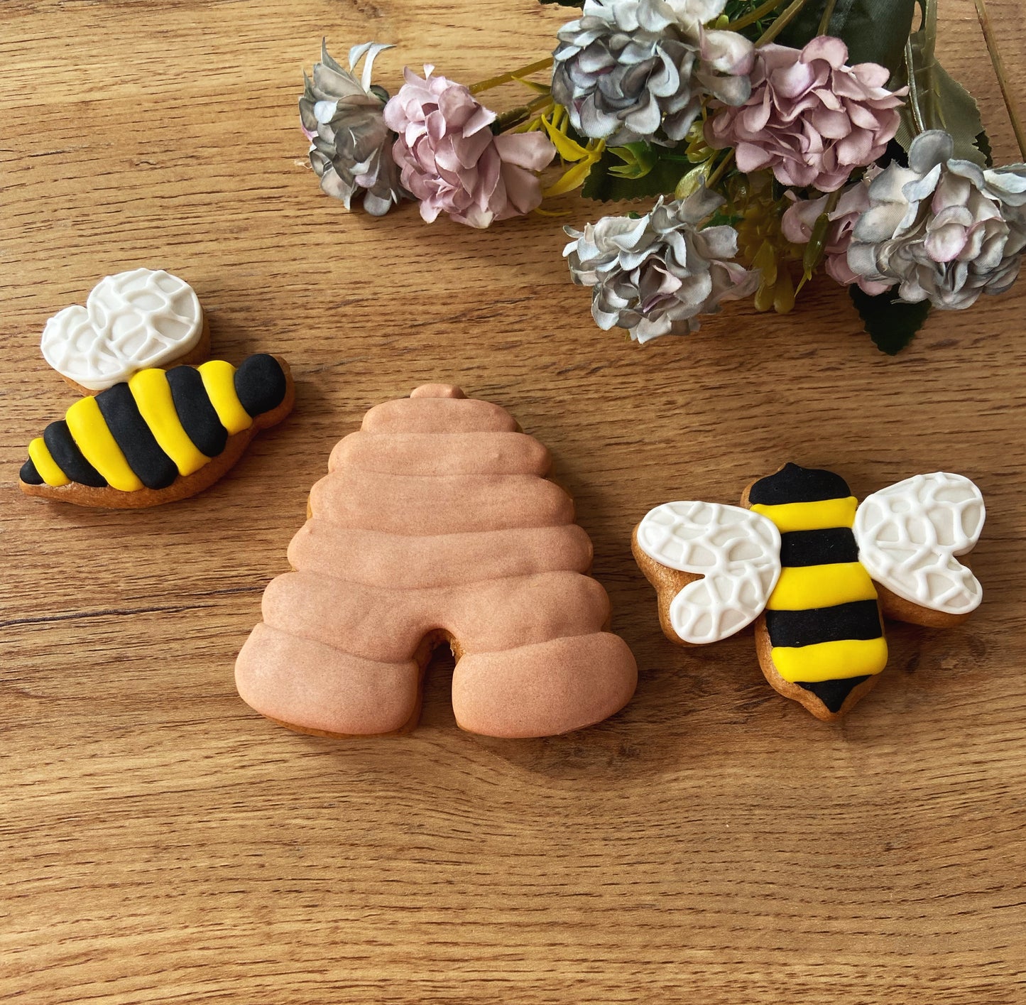 Cookie cutter Bee hive outline