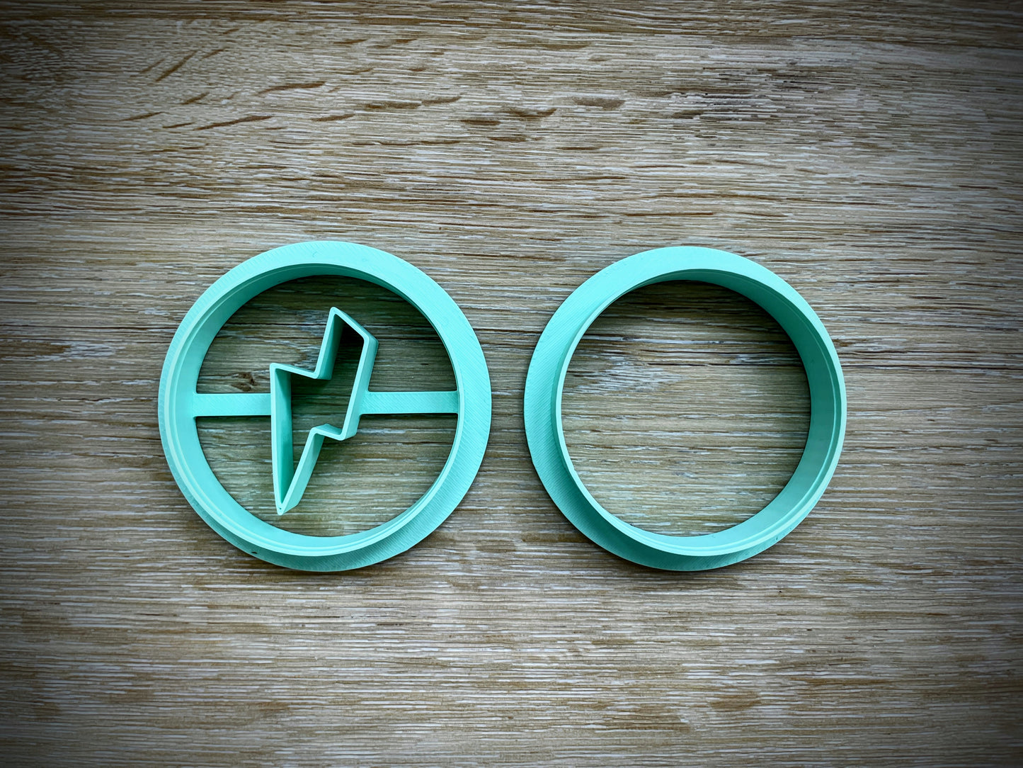 Linzer cookie cutter - Lightning HP in a circle