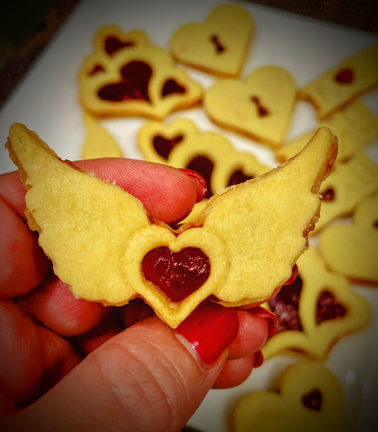 Vykrajovátko na linecké cukroví - Křídla se srdcem