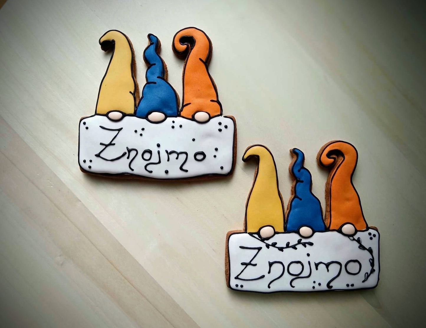 Cutter Three dwarfs with a sign outline