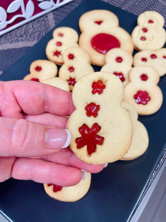 Vykrajovátko s průřezem - Osma MDŽ - Lilie