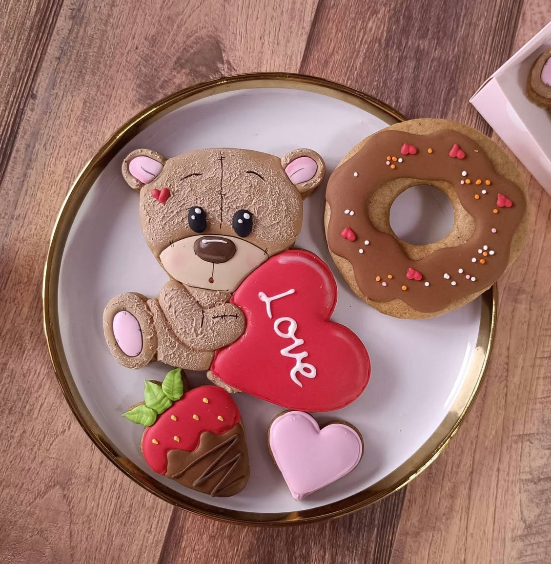 Vykrajovátko Medvídek se srdcem 2 s detaily