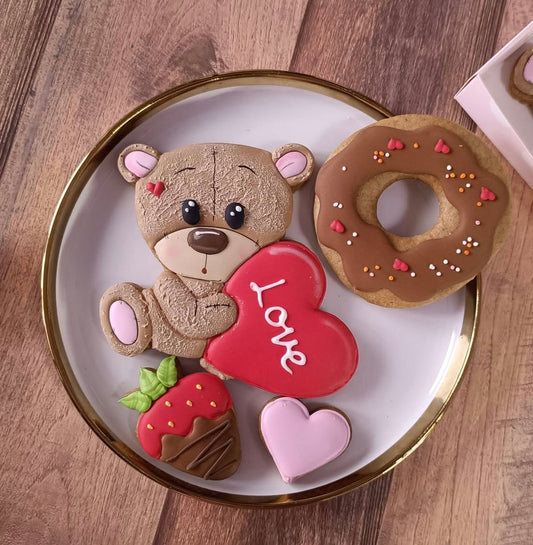 Vykrajovátko Medvídek se srdcem 2 s detaily