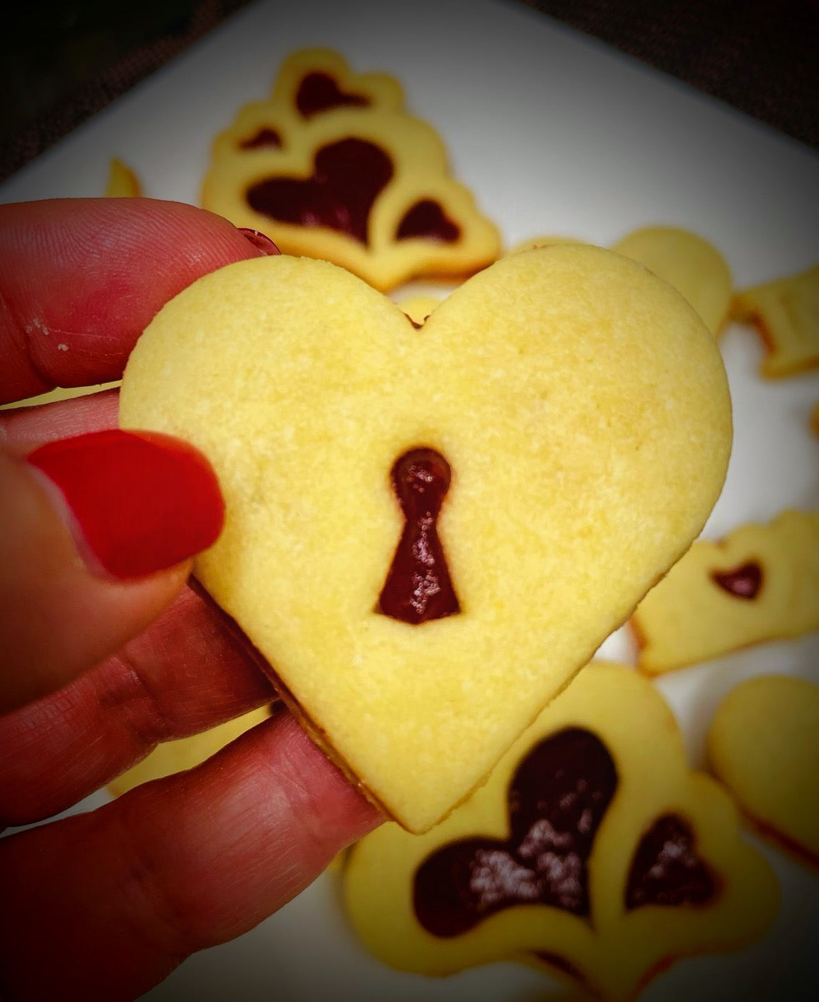 Linzer cookie cutter - Heart with one heart