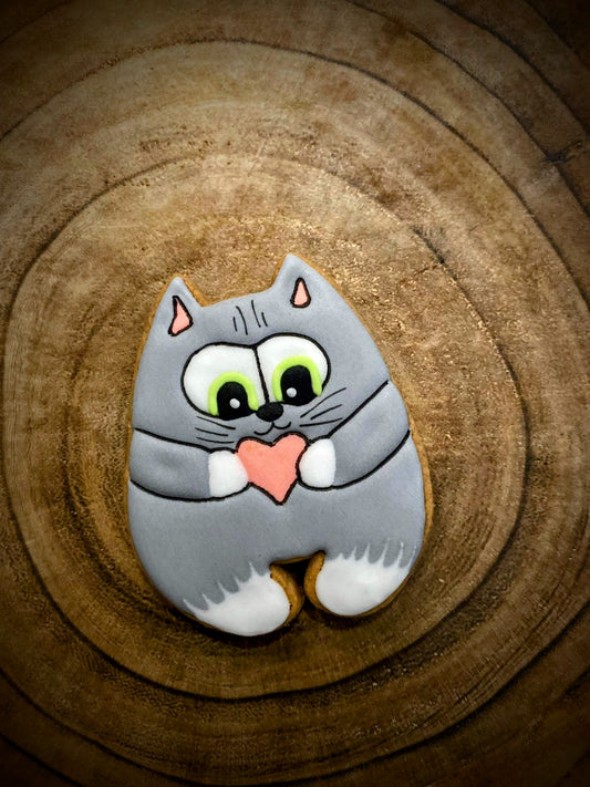 Cat with heart cookie cutter